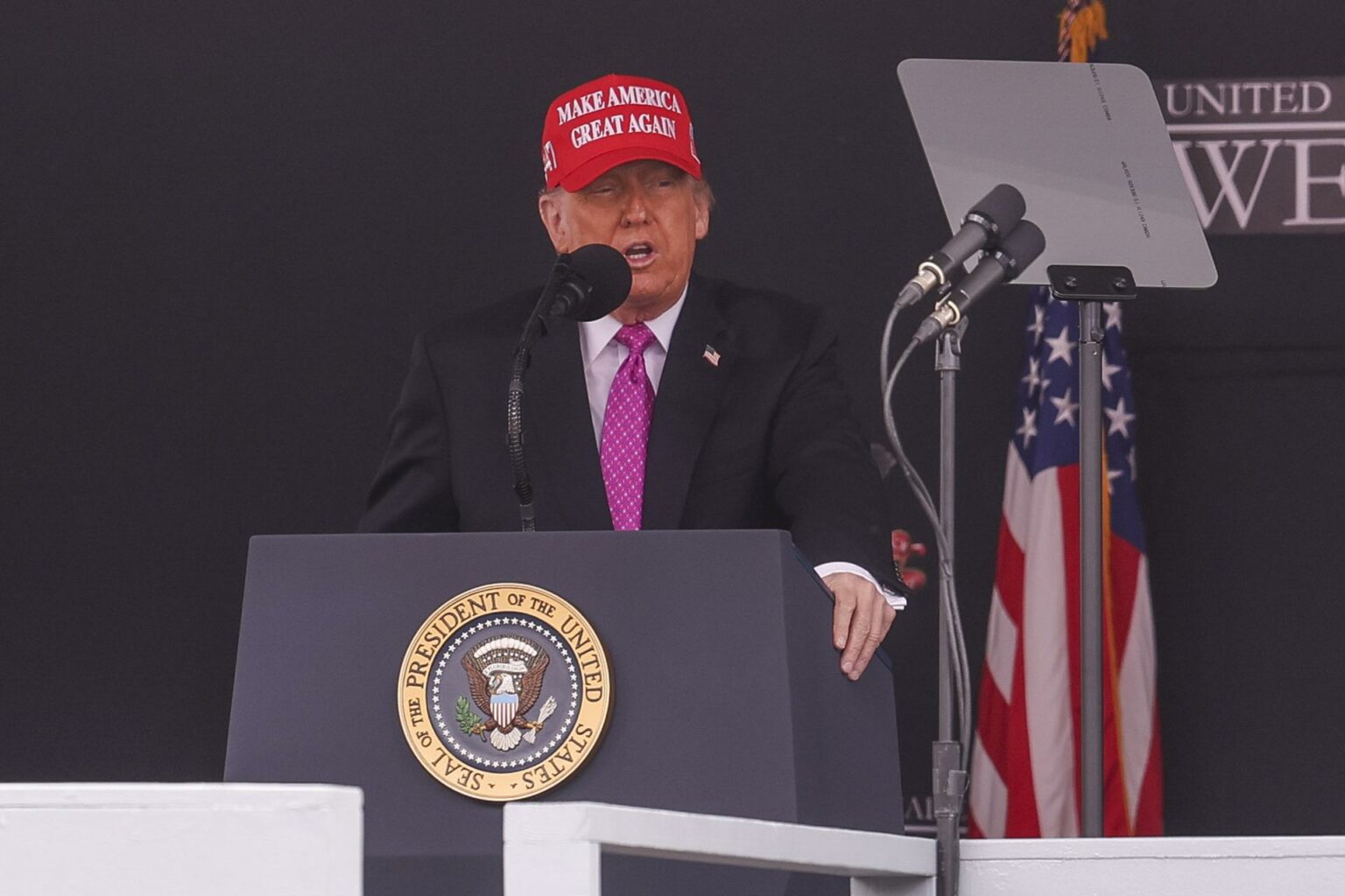 Trump insiste en que Harvard debería facilitar datos de sus estudiantes