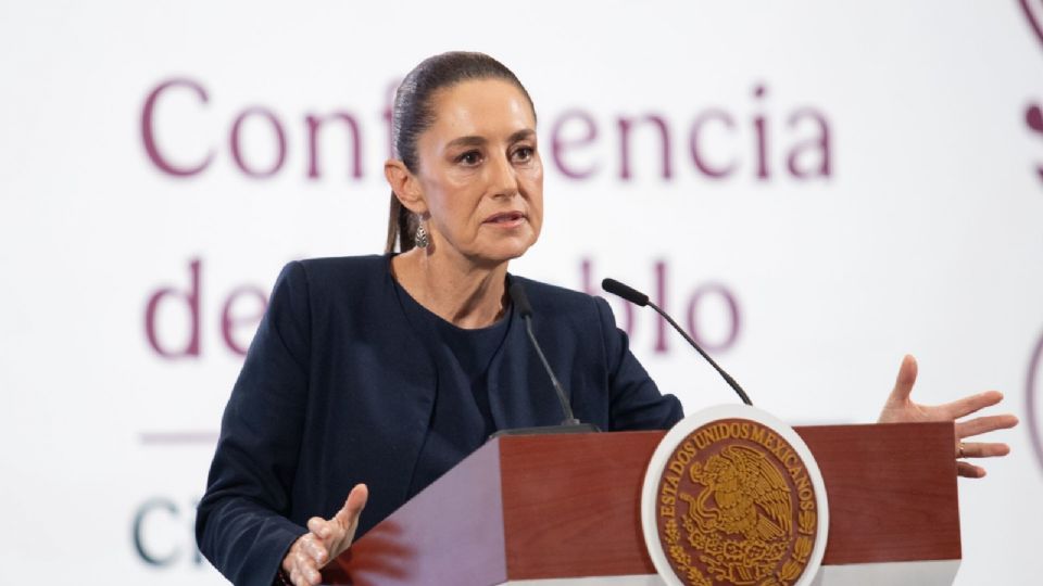 Sheinbaum anuncia aumento salarial de 9% a maestros y maestras en su día