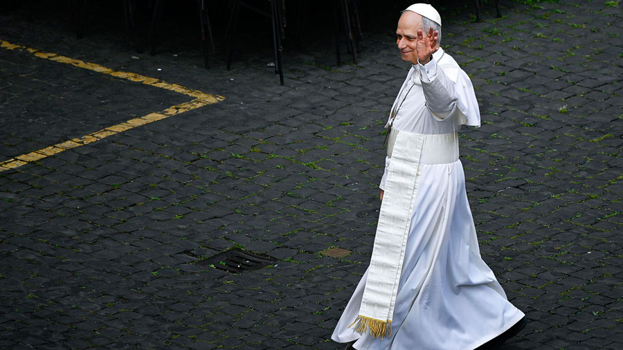 El papa visita la sede de los agustinos en Roma para rezar y almorzar con ellos