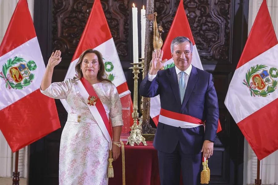 Boluarte nombra a su octavo ministro del Interior y cuarto de Economía en dos años y medio