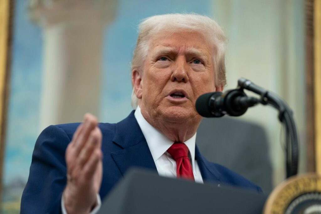 Trump afirma que China violó el acuerdo comercial con EE.UU. para rebajar aranceles