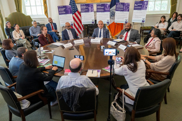 Nueva York lanza una campaña para proteger el derecho de los migrantes a vivienda segura