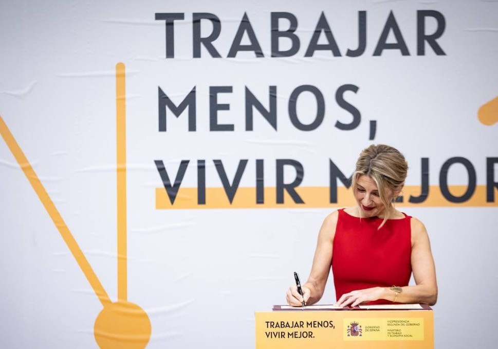 España aprueba la reducción de la jornada laboral a 37.5 horas: ¿Qué sigue?