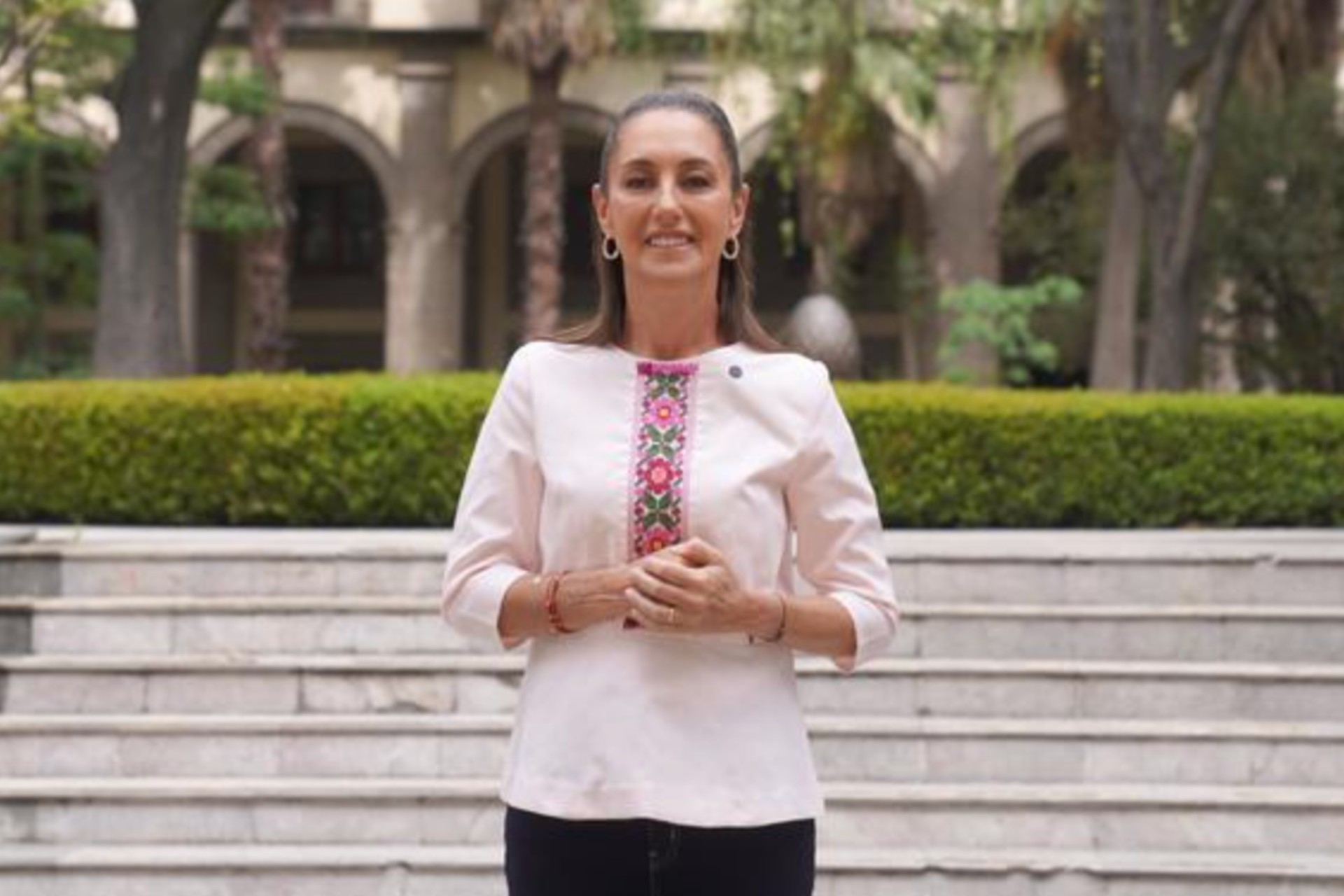 Claudia Sheinbaum felicita a las mamás mexicanas por el 10 de mayo y pide valorarlas todos los días