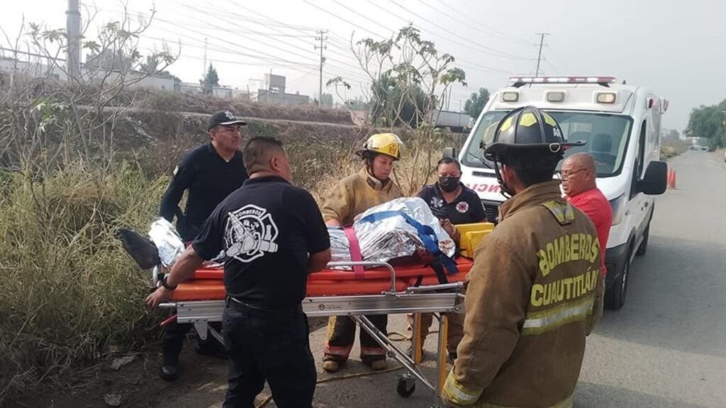 Mueren 5 estudiantes de la UNAM al caer su auto en canal de aguas negras