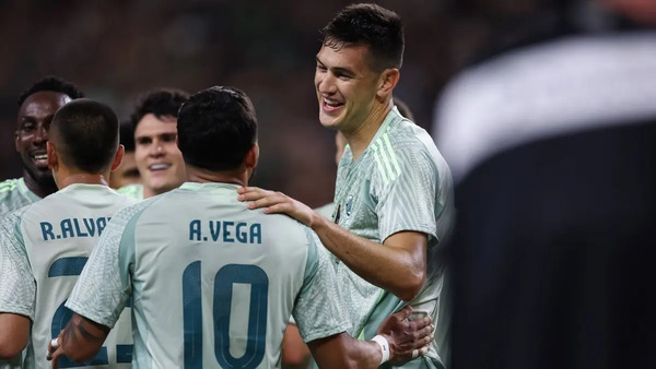 Selección Mexicana derrota a Surinam y califica a Cuartos de Final de la Copa Oro