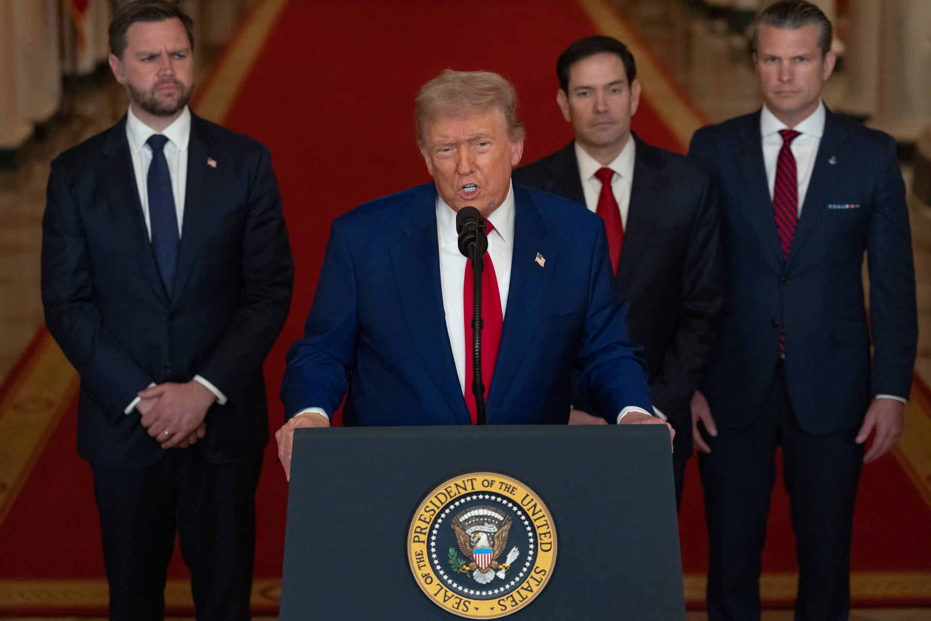 Trump insta a mantener «bajos los precios del petróleo» y no caer en «manos del enemigo»