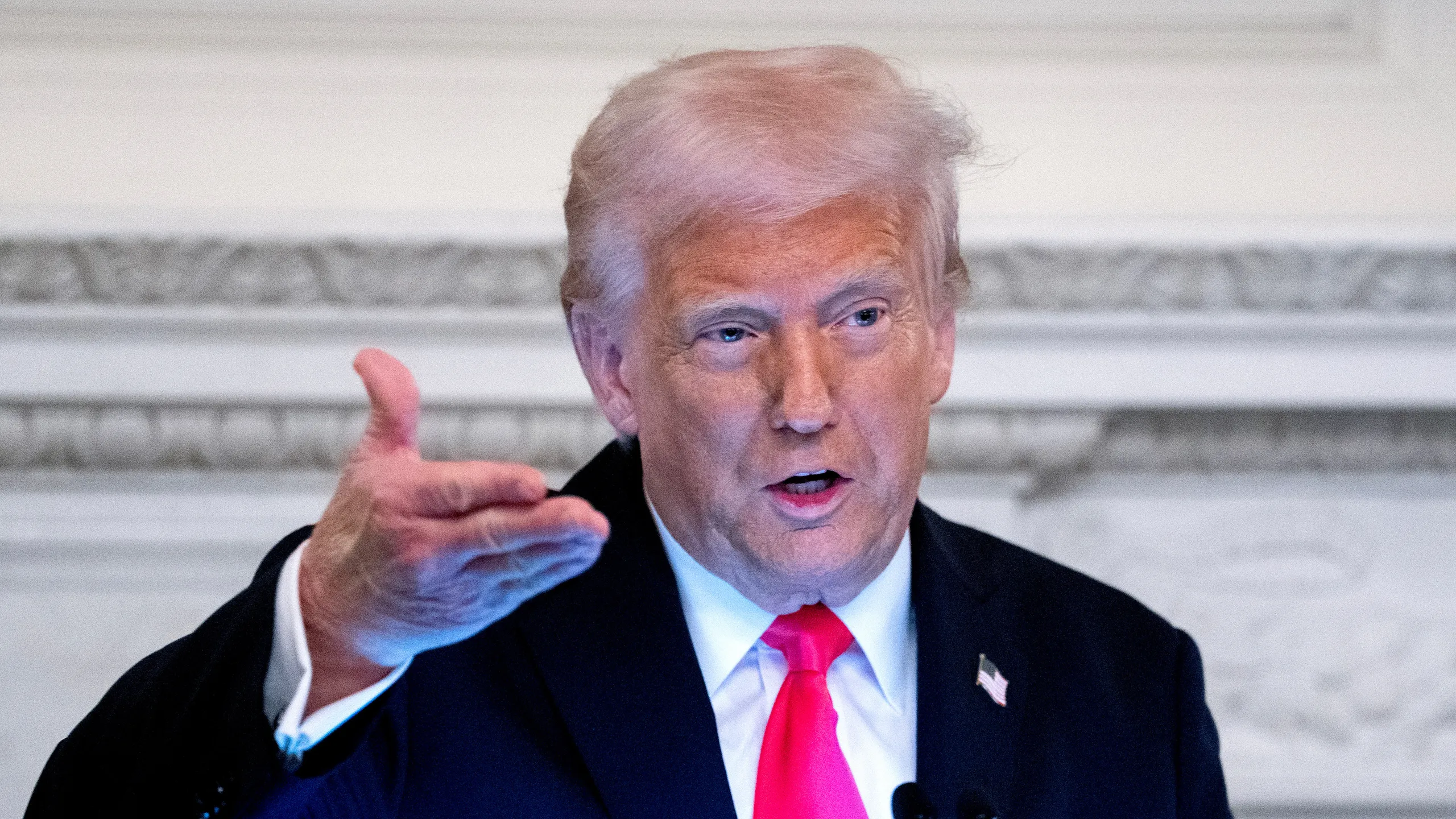 Trump promete nuevo decreto migratorio para proteger a trabajadores agrícolas y hoteleros