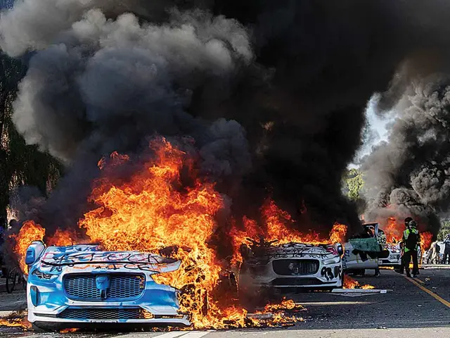 Robotaxis espía arden en las calles