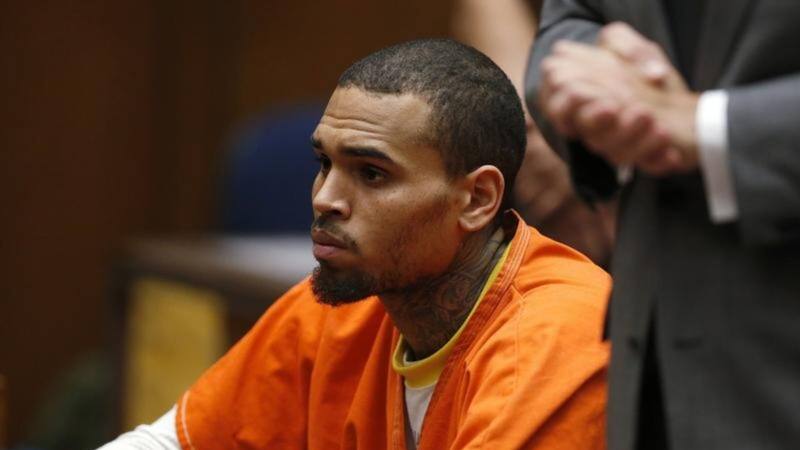 Chris Brown se declara no culpable de agresión en Londres