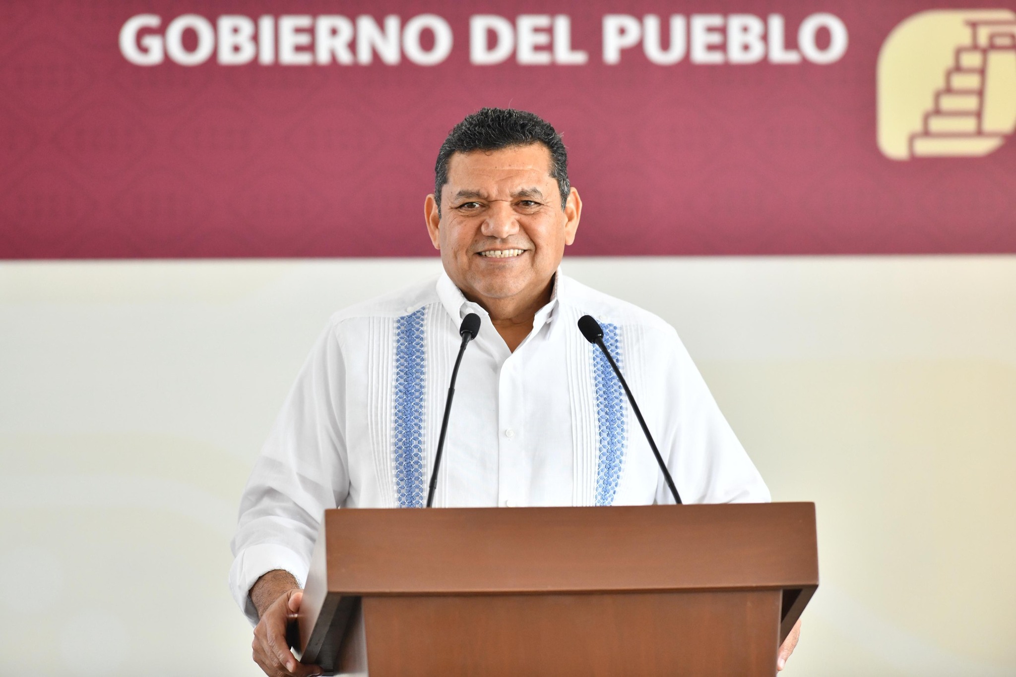 Felicita Javier May a la presidenta Claudia Sheinbaum por su cumpleaños