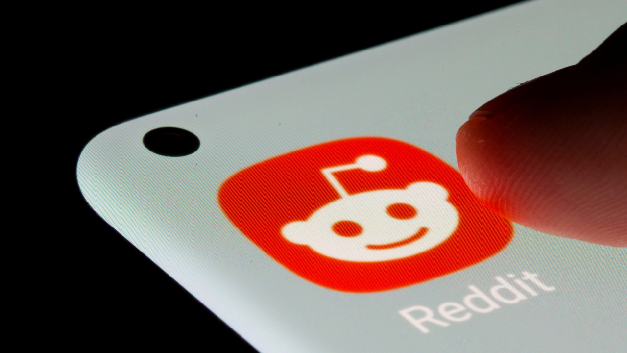Reddit demanda a Anthropic por uso ilegal de contenido