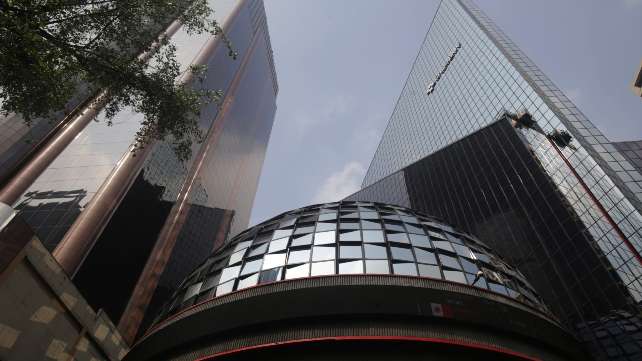 BMV opera con pérdidas por renovadas tensiones comerciales; destaca caída de Gruma