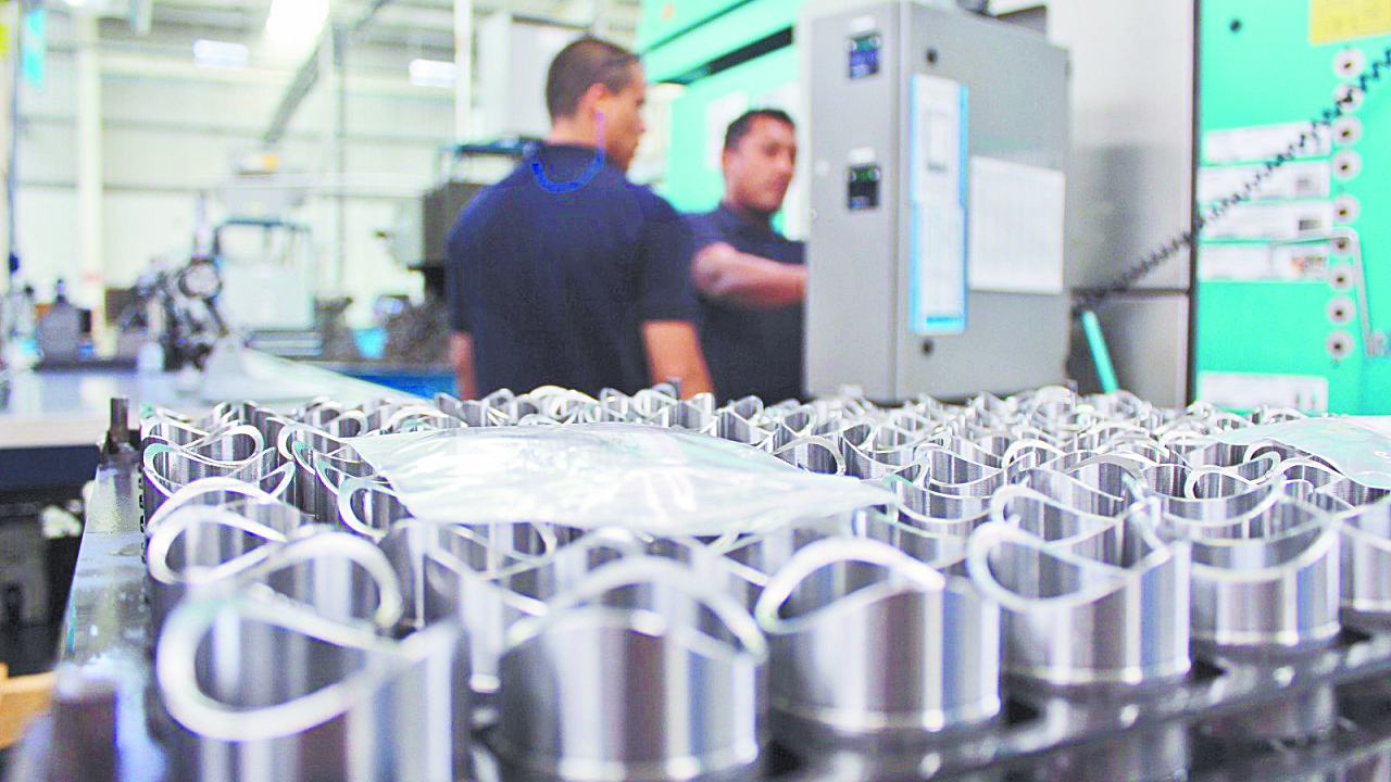 Aranceles truncan racha alcista en autopartes