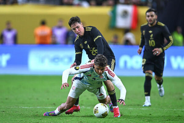 México empata sin goles ante Costa Rica y asegura el primer lugar de grupo