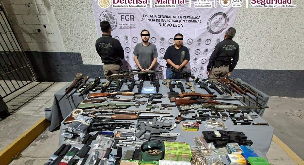 Autoridades detienen a tres personas con «arsenal» de armas en Monterrey