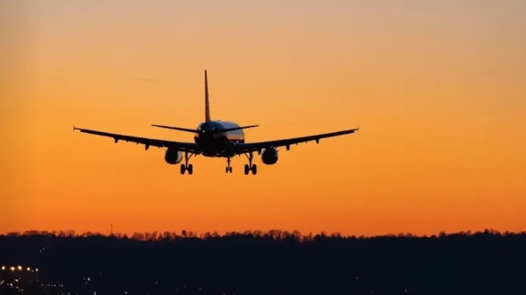 United y American cancelan vuelos de EE.UU. a Oriente Medio por escalada del conflicto