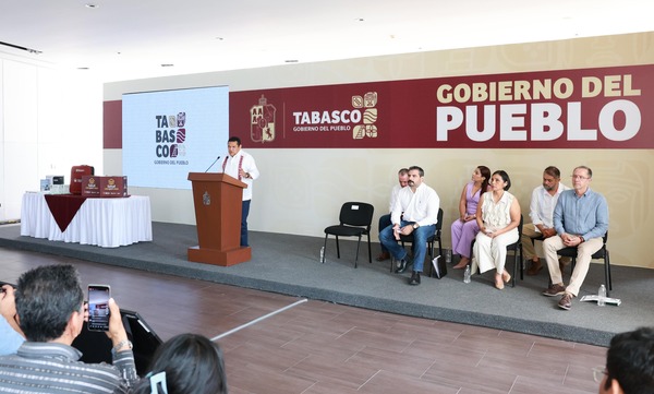 En puerta, nuevos proyectos para sustituir y reforzar cinco hospitales en Tabasco: Javier May