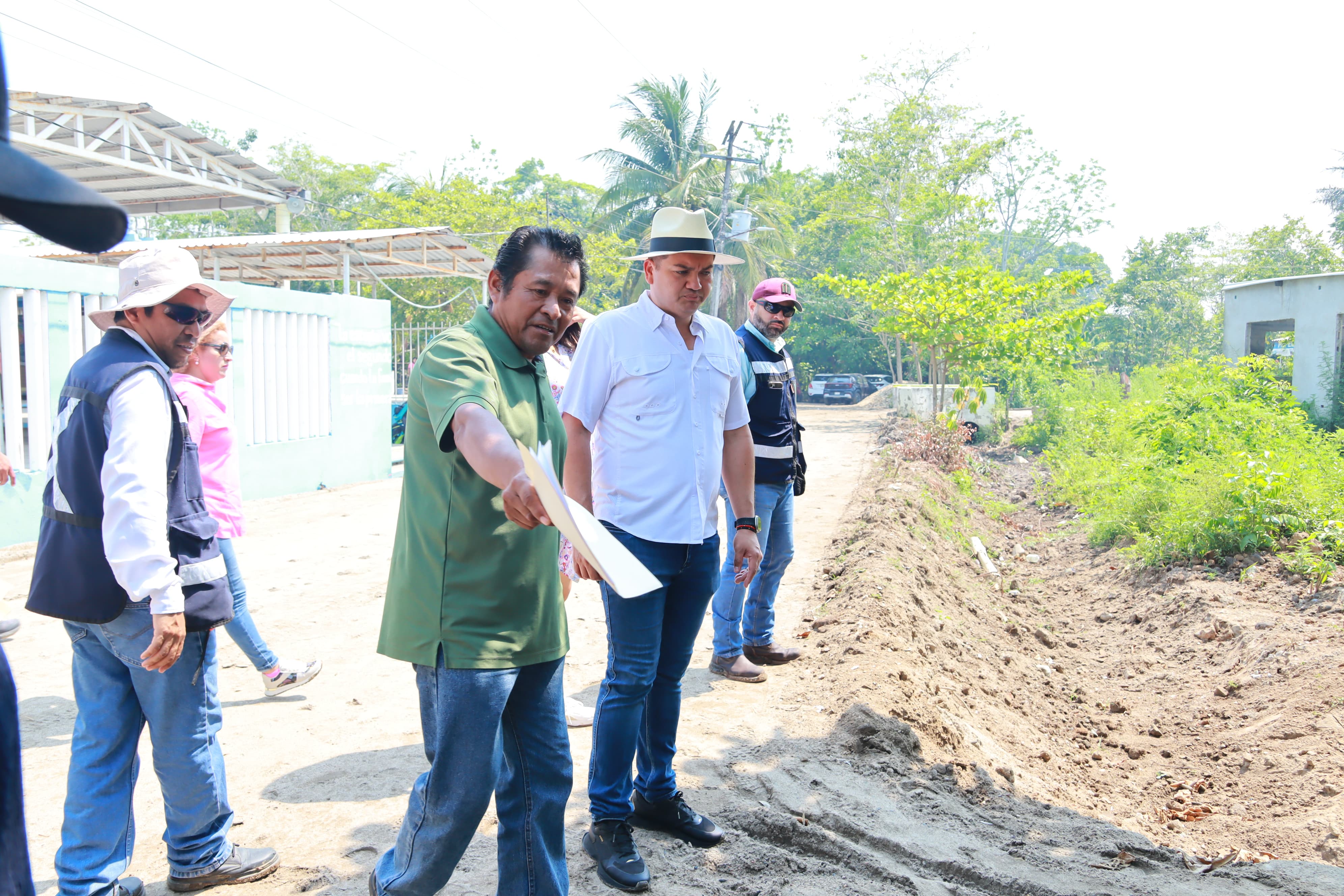 Supervisa Ovidio Peralta obras que llevarán progreso a comunidades de Comalcalco