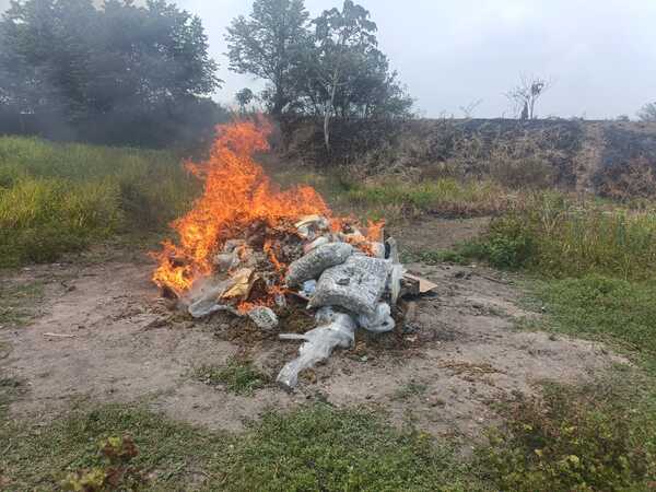 FGR en Tabasco incinera más de 90 kilos de narcóticos y destruye objetos relacionados con diversos delitos