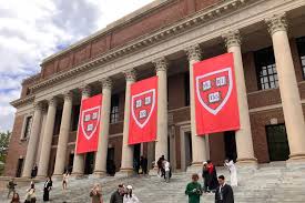Harvard denuncia que la suspensión de Trump de visados para alumnos extranjeros es ilegal