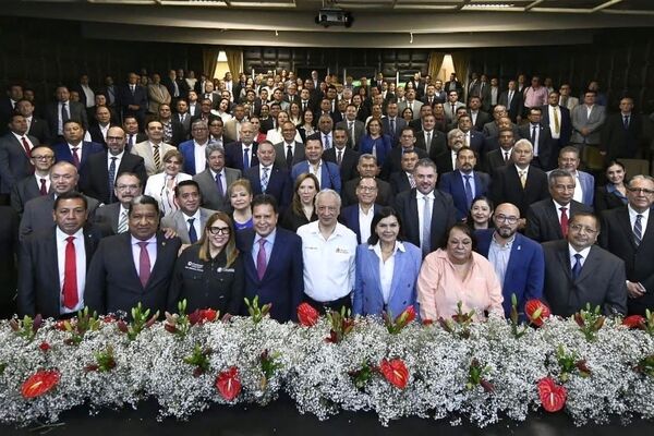 Refrenda Yolanda Osuna vinculación con Pemex y su sindicato para mayor competitividad en Centro