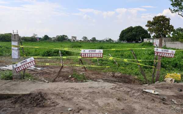 Gobierno de Huimanguillo clausura trabajos por extracción ilegal de materiales y taponamiento de dren