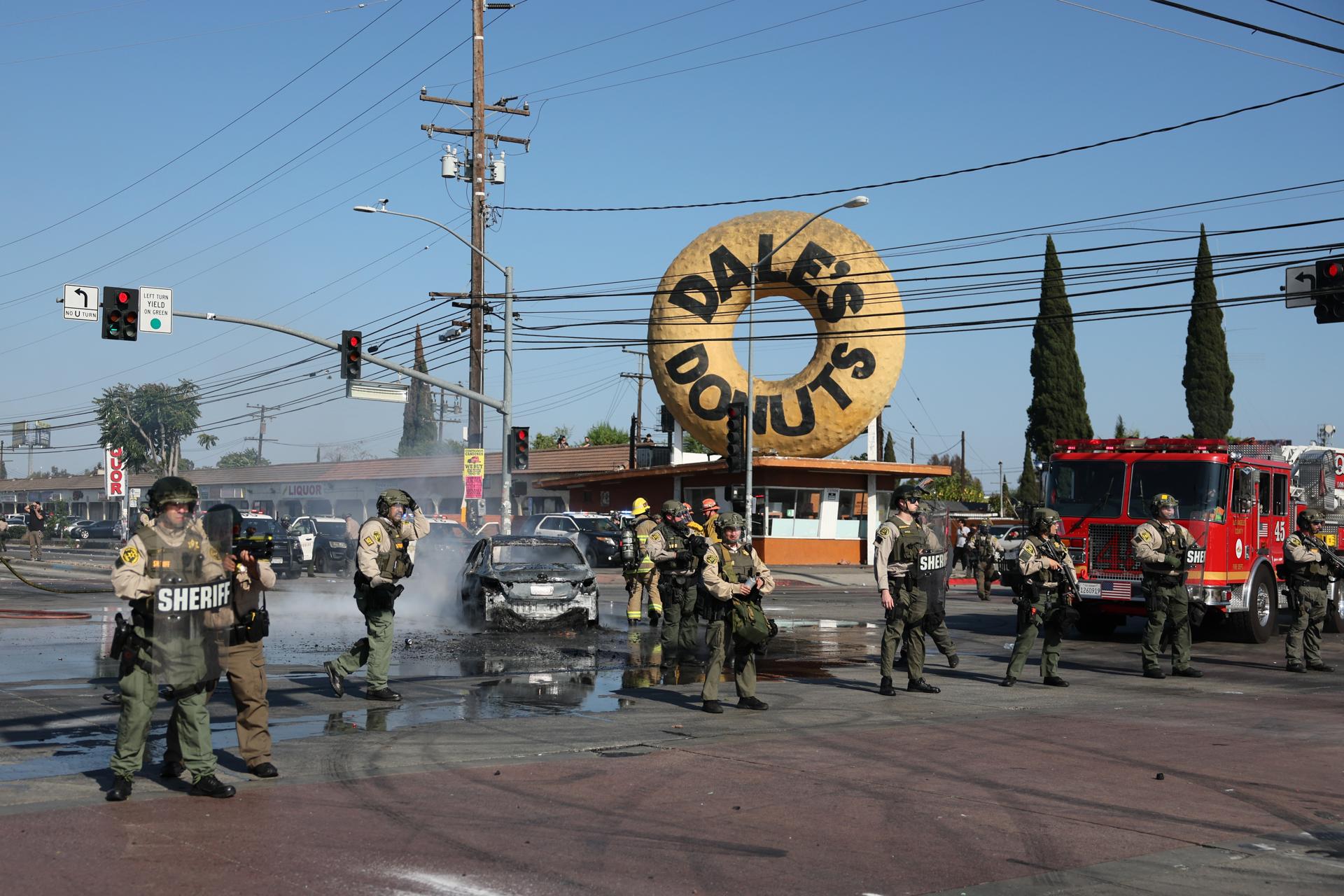 Guardia Nacional de Estados Unidos llega a Los Ángeles para aplacar protestas contra redadas