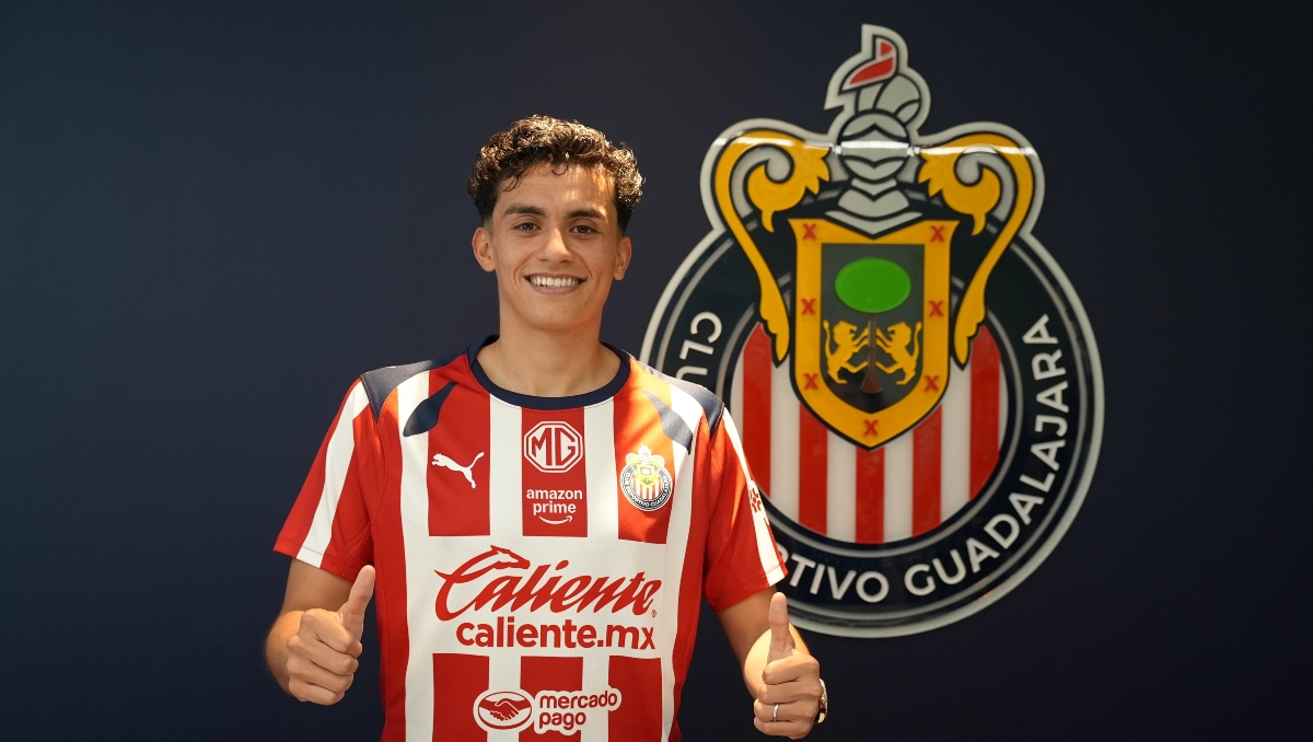 Richard Ledezma, defensa procedente del PSV, se convierte en el segundo refuerzo de las Chivas