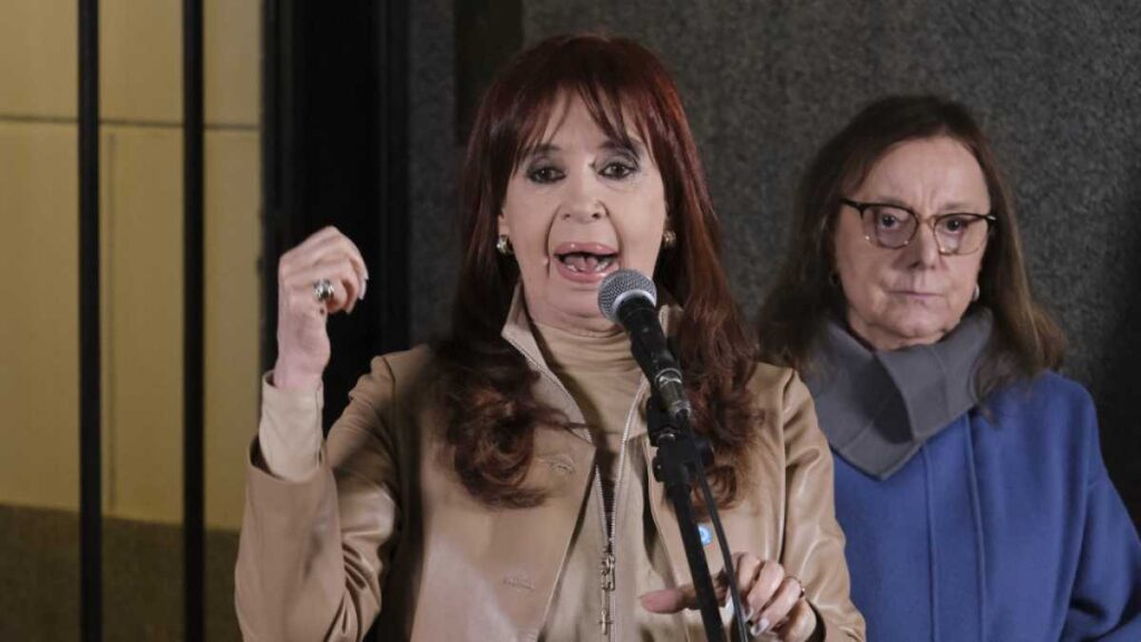 Corte Suprema de Argentina confirma condena de la expresidenta Cristina Fernández a seis años en prisión