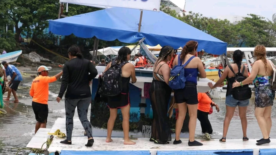 Se hunde lancha con 18 pasajeros en Veracruz