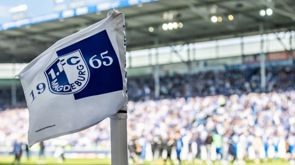 Investigan a entrenador de futbol en Alemania que grabó a sus jugadores menores de edad mientras se bañaban tras un partido