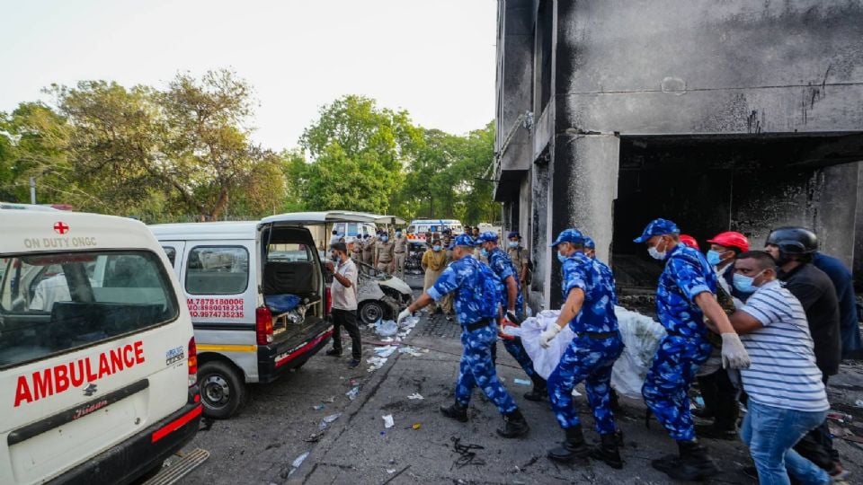 Contabilizan 294 muertos por el choque y explosión de un avión en India; hay víctimas en tierra