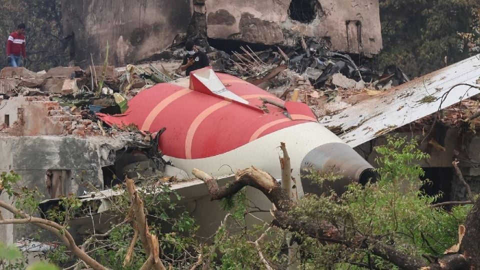Caja negra del vuelo AI171 de Air India fue localizada en la azotea de residencia impactada