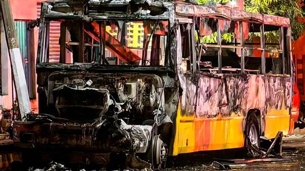 En Acapulco asesinan a 5 personas e incendian sus cadáveres en camión secuestrado