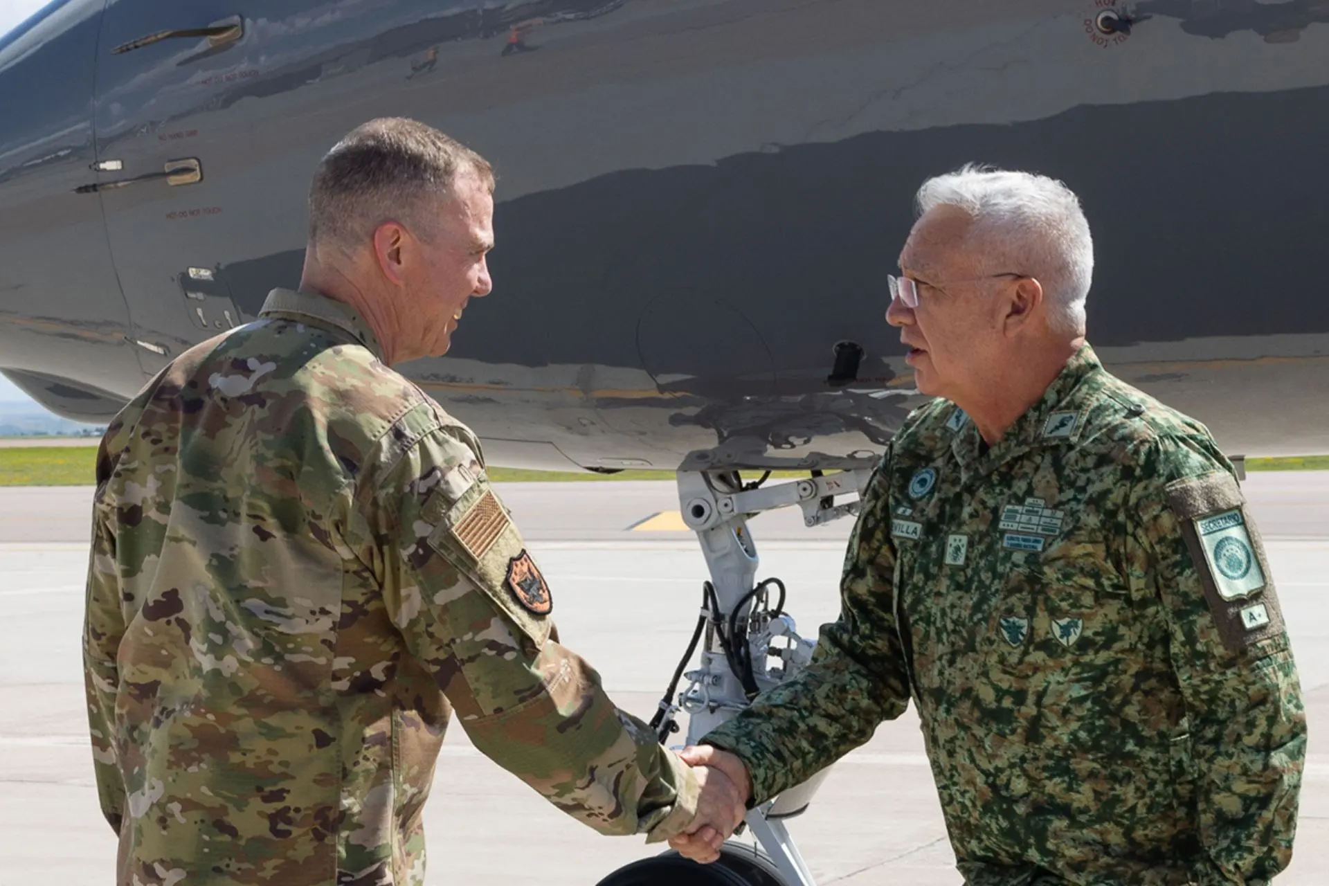 Secretarios de Defensa y Marina visitan cuartel general del Comando Norte de EE.UU.