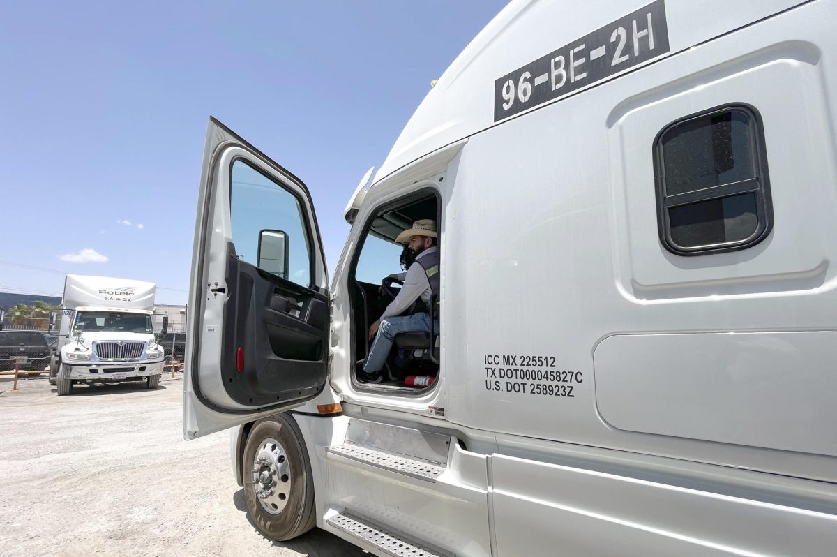 Empresas capacitan con inglés a camioneros en el norte de México tras decreto de Trump