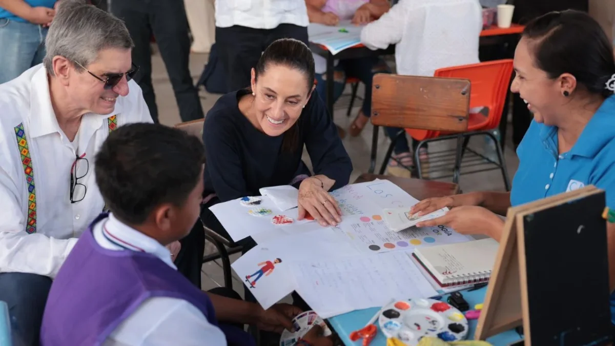 Sheinbaum visita primaria en Colima y respalda modelo de comunidades de aprendizaje