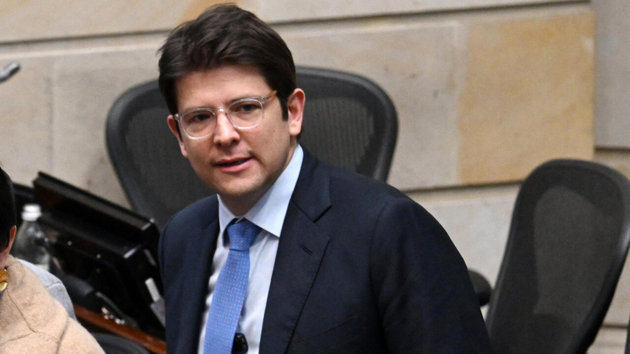 Uribe Turbay es sometido a nueva cirugía y sigue en estado crítico con tendencia estable