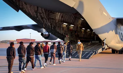 Sheinbaum confirma 355 mexicanos detenidos tras redadas en EE.UU.