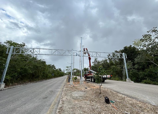 Comalcalco refuerza su seguridad con tecnología de punta: Instalan arcos carreteros de vigilancia