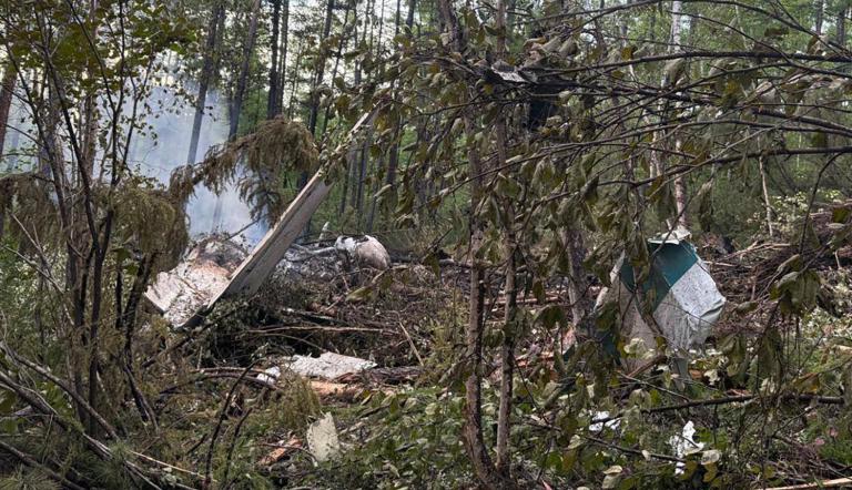 Mueren cerca de 50 personas tras estrellarse un avión en el este de Rusia