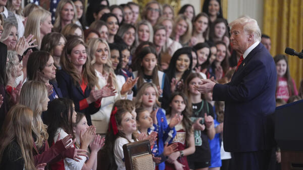 Donald Trump prohíbe a mujeres trans participar en deportes femeninos en Estados Unidos