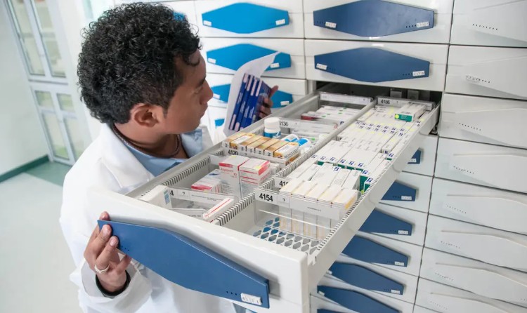 Gobierno de Sheinbaum apuesta por producción nacional de medicamentos genéricos para mejorar acceso y precios