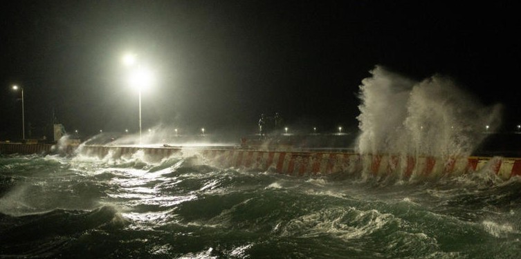 Semar cierra puertos en el Pacífico por alerta de tsunami