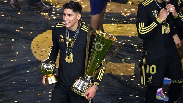 Edson Álvarez es elegido como el mejor jugador de la Copa Oro