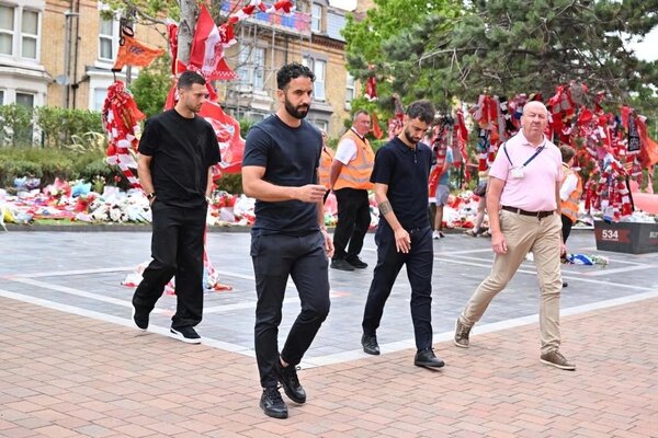 Jugadores y DT del Manchester United rinden homenaje a Diogo Jota