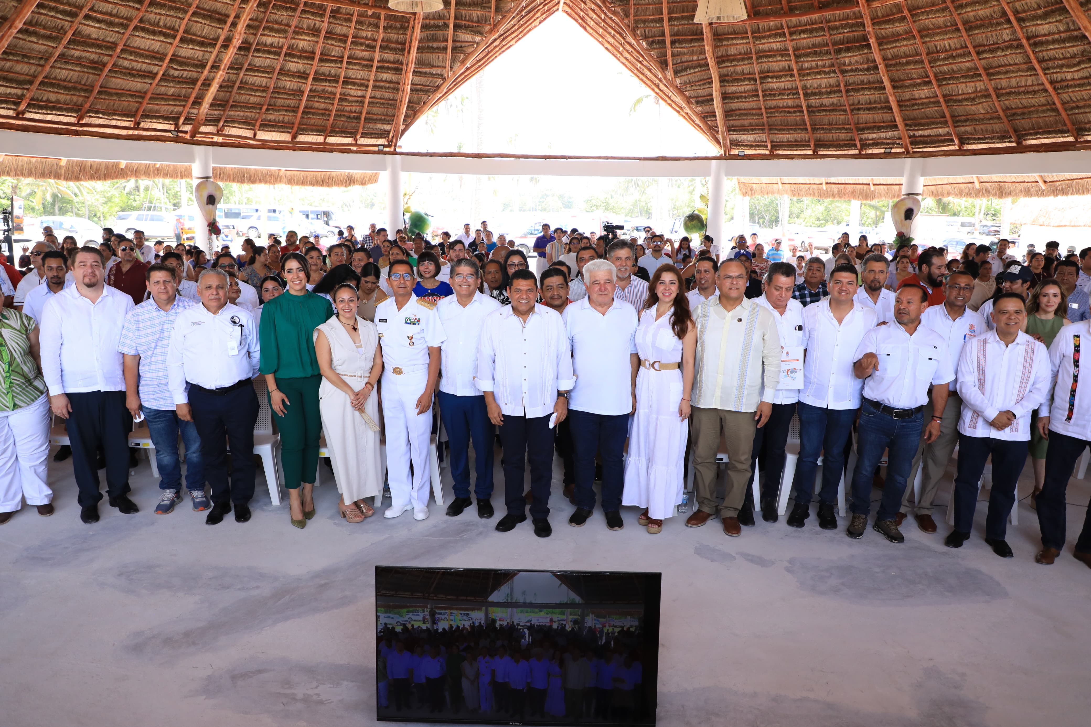 Asiste Gobernador Javier May Rodríguez a presentación del Plan Municipal de Desarrollo 2024-2027 del Gobierno de Paraíso