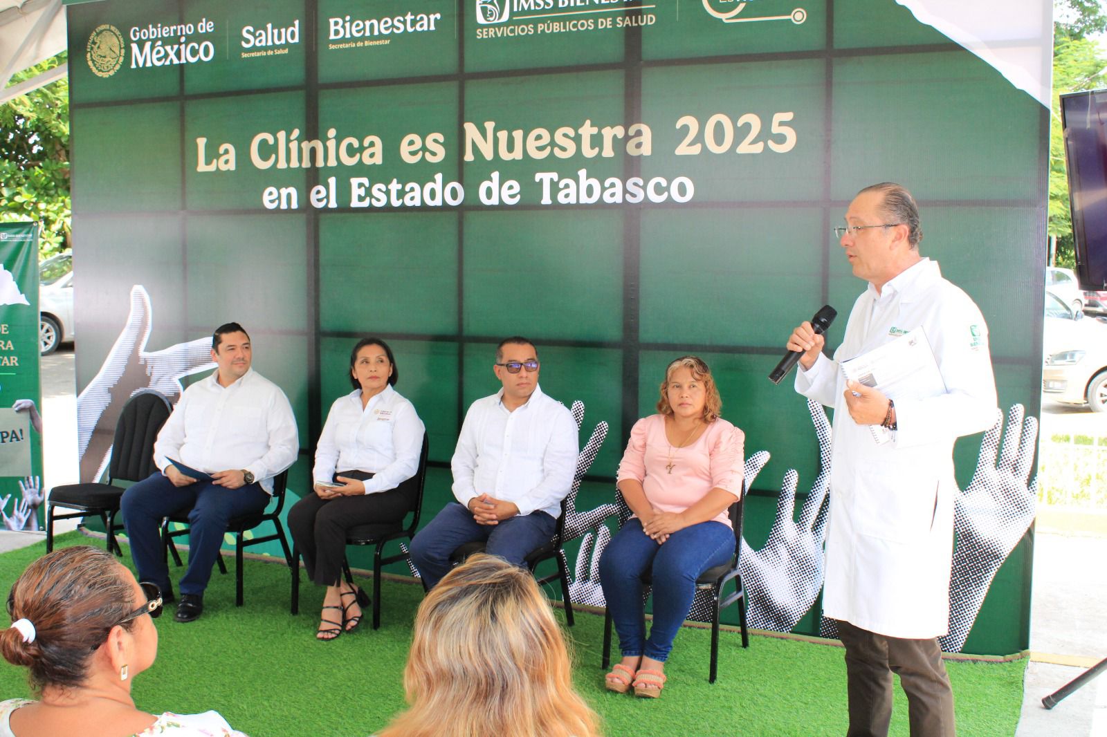 Reunión entre manifestantes y funcionarios del IMSS Bienestar