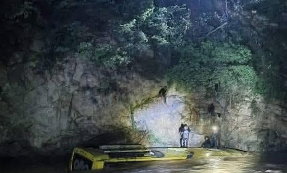 Cae autobús a río en Guerrero; mueren 8